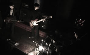 ���E�I�ȃo���h