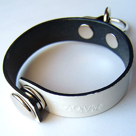 VACANT リストバンド リング ホワイト（WRIST BAND RING WHITE）【アクセサリー】の通販。【100円分ポイントプレゼント】｜最新アーティストの紹介＆音源・アーティストグッズ等個性的な音楽関連商品の通販