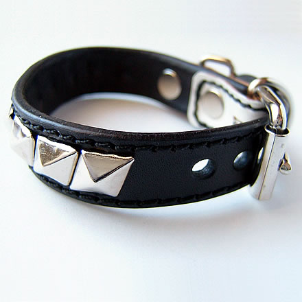 VACANT リストバンド ダイヤモンド型メタルスタッズ（WRIST BAND DIAMOND STUDS）【アクセサリー】の｜最新アーティストの紹介＆音源・アーティストグッズ等個性的な音楽関連商品の通販