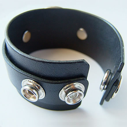 VACANT リストバンド リング ダブル ホック（WRIST BAND RING DOUBLE HOOK）【アクセサリー】｜最新アーティストの紹介＆音源・アーティストグッズ等個性的な音楽関連商品の通販